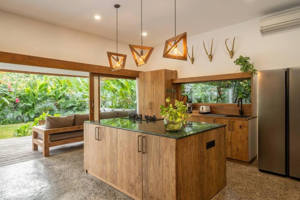 Villa Designer New 3Bdr - Lush Garden+Pool Gili Trawangan Exterior foto